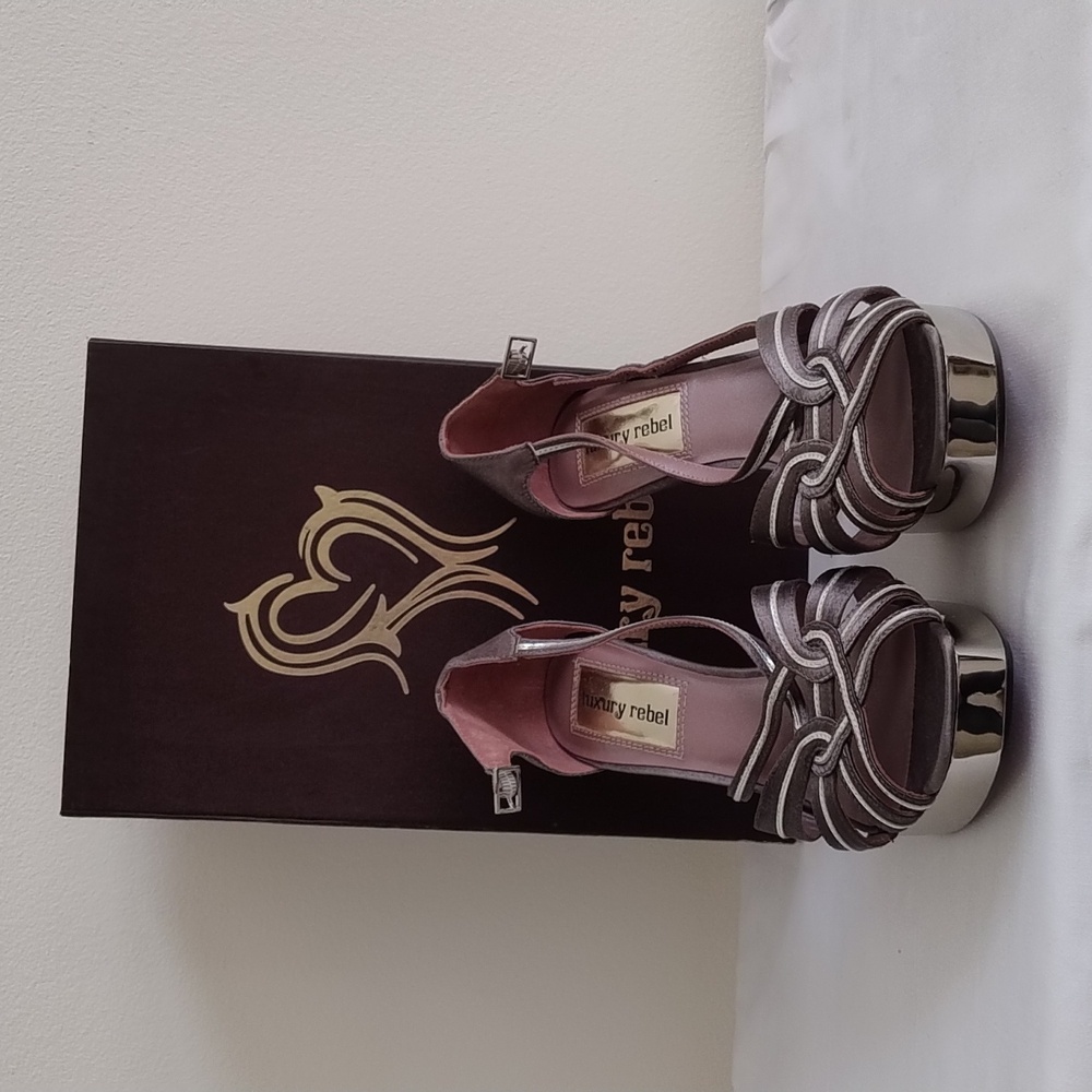New Luxury Rebel Kate Dark Grey,/Silver Platform Heels Sz 39 US 8.5